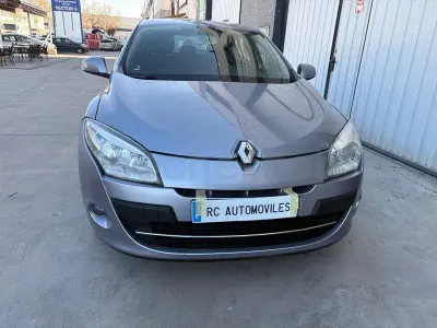 Usado Renault Mégane III Dynamique 110 CV (80 kW) 2011 Azul Berlina