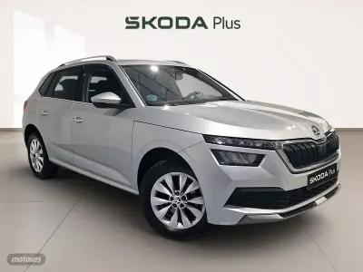 Usado Skoda Kamiq Ambition 110 CV (80 kW) 2021 Gris / plateado SUV