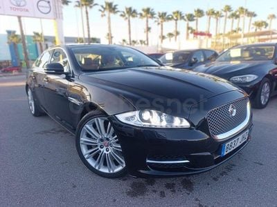 Usado Jaguar XJ Premium Luxury 275 CV (202 kW) 2015 Negro Berlina