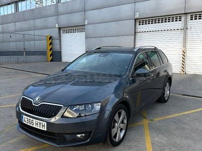 Usado Skoda Octavia Elegance 110 CV (80 kW) 2014 Gris / plata Utilitario