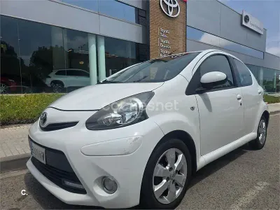 Usado Toyota Aygo City 68 CV (50 kW) 2014 Blanco Utilitario