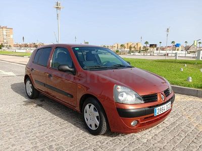 Usado Renault Clio II Expression 85 CV (62 kW) 2005 Granate Berlina