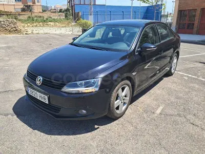 Usado VW Jetta Advance 105 CV (77 kW) 2011 Negro Berlina