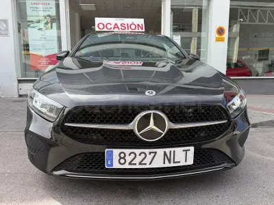 Usado Mercedes A180 136 CV (100 kW) 2023 Negro Berlina