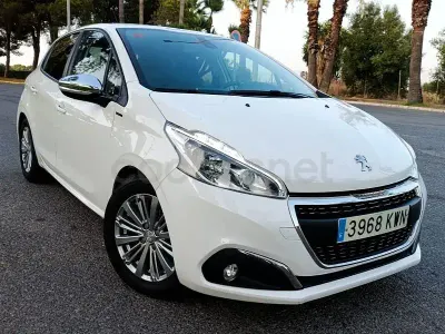 Usado Peugeot 208 Signature Sky 99 CV (72 kW) 2019 Blanco Utilitario