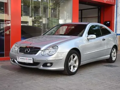 Usado Mercedes C180 Classic 143 CV (105 kW) 2004 Plateado Coupe