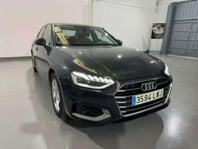 Usado Audi A4 Advanced Plus 163 CV (119 kW) 2022 Gris / plata Berlina