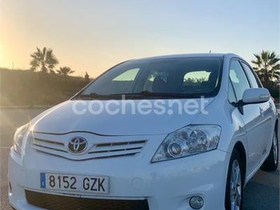 Usado Toyota Auris 90 CV (66 kW) 2010 Blanco Berlina