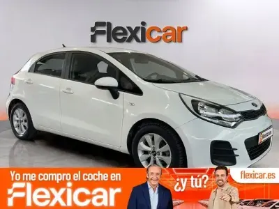 Usado Kia Rio 75 CV (55 kW) 2017 Blanco Berlina