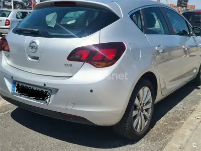 Usado Opel Astra Cosmo 125 CV (91 kW) 2011 Blanco Berlina