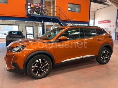 Usado Peugeot 2008 Allure 100 CV (73 kW) 2021 Naranja SUV