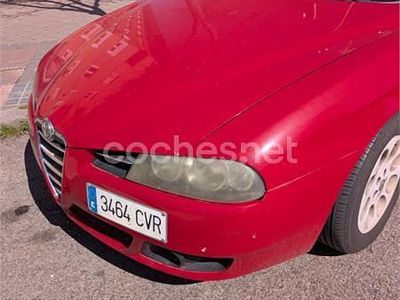 Usado Alfa Romeo 156 Distinctive 120 CV (88 kW) 2004 Rojo Berlina
