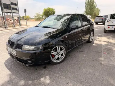 Usado Seat Leon Sport 150 CV (110 kW) 2003 Gris / plata Utilitario