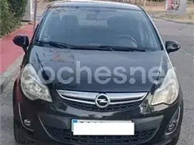 Usado Opel Corsa Color Edition 100 CV (73 kW) 2012 Negro Utilitario