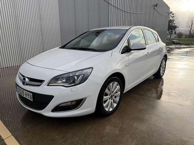 Blanco Usado 2014 Opel Astra Excellence Utilitario | 8900 € (Un poco caro)