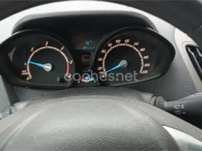 Usado Ford Tourneo Courier Ambiente 75 CV (55 kW) 2015 Azul Monovolumen