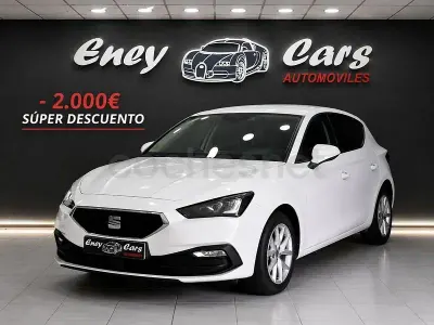 Usado Seat Leon Style 130 CV (95 kW) 2020 Blanco Berlina
