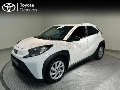 Käytetty Toyota Aygo X Play 72 HP (52 kW) 2024 Valkoinen Katumaasturi