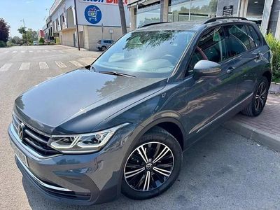 Usado VW Tiguan Life 150 CV (110 kW) 2022 Gris / plata SUV
