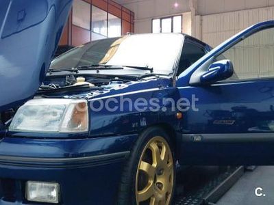 Usado Renault Clio 150 CV (110 kW) 1996 Azul Utilitario