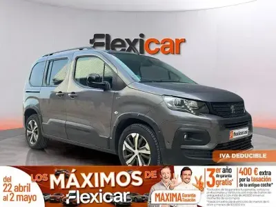 Begagnad Peugeot Rifter GT 130 HK (95 kW) 2023 Grå Minibuss