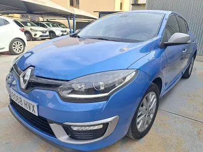 Usado Renault Mégane III Intens 95 CV (69 kW) 2014 Azul Berlina