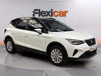 Usado Seat Arona Style 110 CV (80 kW) 2022 Blanco SUV