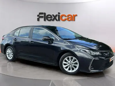 Używany Toyota Corolla Active 125 KM (91 kW) 2023 Czarny Sedan/Limuzyna