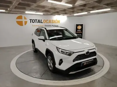 Käytetty Toyota RAV4 Business Edition 218 HP (160 kW) 2021 Valkoinen Katumaasturi