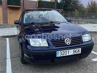 Usado VW Bora Conceptline 100 CV (73 kW) 2001 Azul Berlina