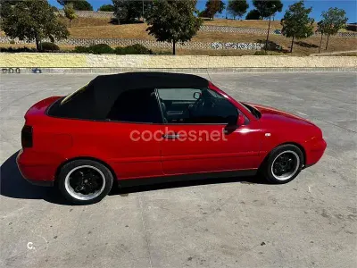 Begagnad VW Golf Edition 115 HK (84 kW) 2002 Röd Cab