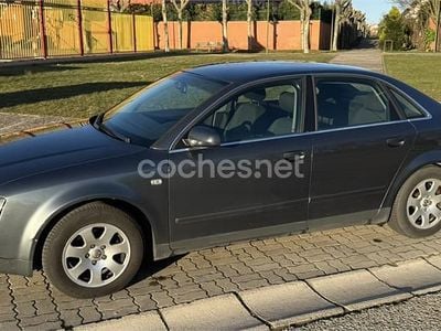Usado Audi A4 130 CV (95 kW) 2002 Gris / plata Berlina