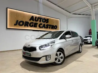 Usado Kia Carens 115 CV (84 kW) 2015 Gris / plata Monovolumen
