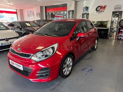 Usado Kia Rio 84 CV (61 kW) 2016 Rojo Utilitario
