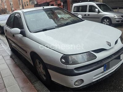 Usado Renault Laguna 110 CV (80 kW) 1999 Blanco Berlina