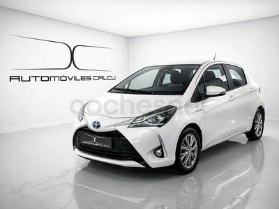 Usado Toyota Yaris Hybrid Active 100 CV (73 kW) 2020 Blanco Berlina