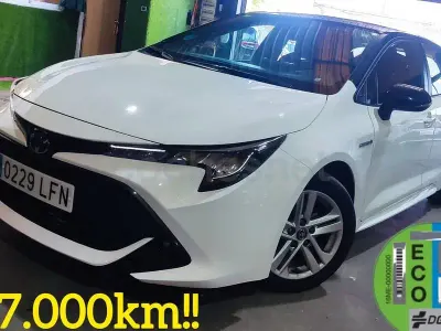Używany Toyota Corolla Active 122 KM (89 kW) 2020 Biały Sedan/Limuzyna
