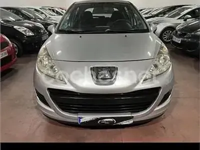 Usado Peugeot 207 75 CV (55 kW) 2010 Gris / plata Berlina