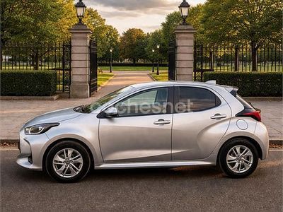 Usado Toyota Yaris 125 CV (91 kW) 2021 Gris / plata Utilitario