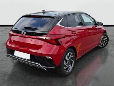 Usado Hyundai i20 Blackline 100 CV (73 kW) 2025 Rojo dragón (techo negro) Utilitario