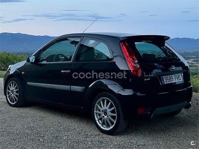 Usado Ford Fiesta 90 CV (66 kW) 2006 Negro Coupe