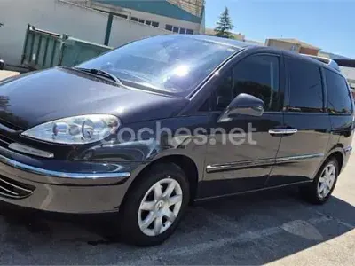 Usado Peugeot 807 Style 136 CV (100 kW) 2014 Granate Monovolumen