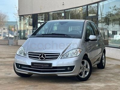 Usado Mercedes A180 Elegance 116 CV (85 kW) 2010 Gris / plata Monovolumen