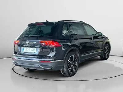 Usado VW Tiguan Life 150 CV (110 kW) 2023 Negro SUV