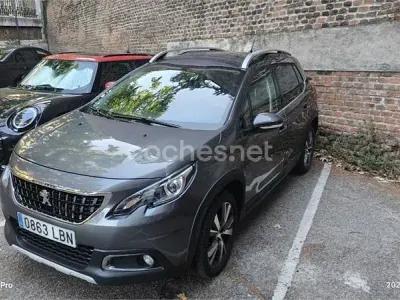 Usado Peugeot 2008 Allure 110 CV (80 kW) 2019 Gris / plata SUV