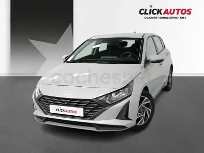 Usado Hyundai i20 79 CV (58 kW) 2025 Gris / plata Utilitario