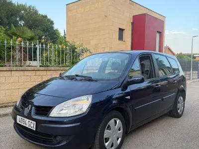 Usado Renault Grand Scénic II Business 105 CV (77 kW) 2009 Azul Monovolumen