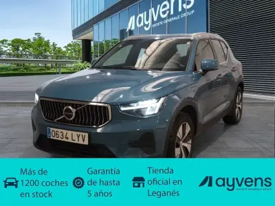 Käytetty Volvo XC40 Core 211 HP (155 kW) 2022 Sininen Katumaasturi