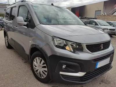 Usado Peugeot Rifter Active 130 CV (95 kW) 2019 Gris / plata Monovolumen