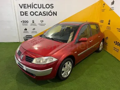 Usado Renault Mégane Dynamique 130 CV (95 kW) 2006 Rojo Berlina